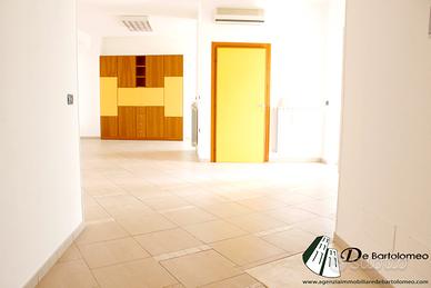 App.to in via Aristosseno con terrazzo