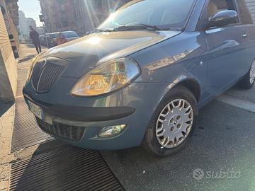 Lancia Ypsilon 1.2 16V Platino