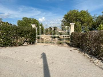 Villa vista mare con uliveto