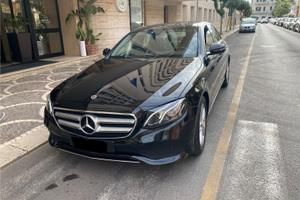 Mercedes classe E 200 con licenza ncc