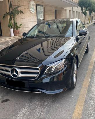 Mercedes classe E 200 con licenza ncc