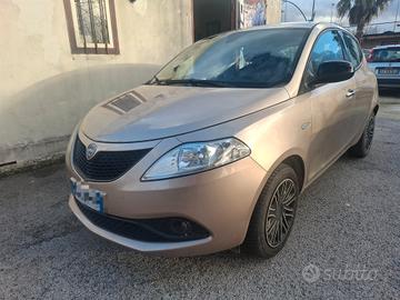 Lancia Ypsilon 1.2 69 CV 5 porte S&S Gold