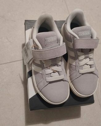 Scarpe da bambino acquistate per errore.