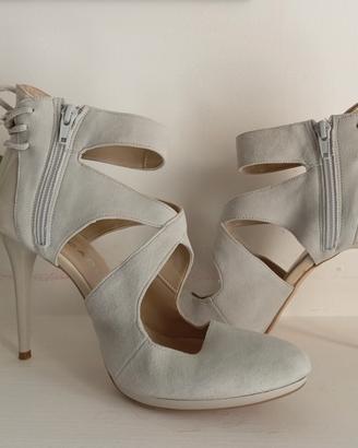 Sandali tacchi alti grigi perle in pelle. No 38