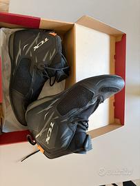 TCX scarpe moto