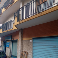 270mq sei vetrine fronte strada pressi centro