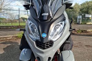 MP3 300 HPE SPORT ABS