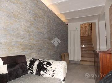 CASA SEMINDIPENDENTE A FOLIGNO