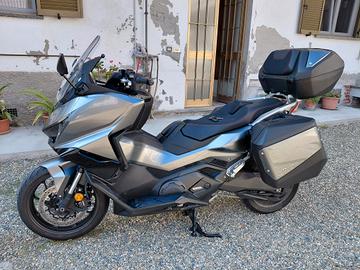 Forza 750 