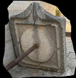 Antico Torchio con base in pietra