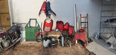 Vari pezzi di Scarabeo 150, Honda e Lambretta