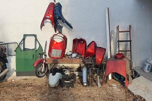 Vari pezzi di Scarabeo 150, Honda e Lambretta