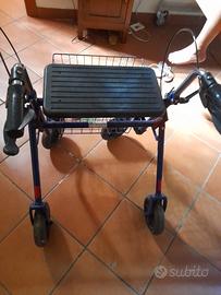 Deambulatore con carrello