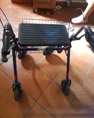 Deambulatore con carrello