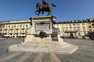 LOCALE COMMERCIALE CON AMPIA VISIBILITÀ PIENO CENT