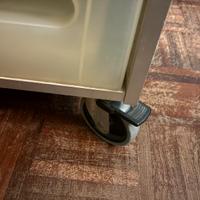 Cassettiera mobile con rotelle e freno