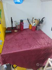 tavolo in legno massiccio allungabile di design