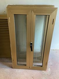 Finestra in alluminio con doppio vetro 76x122cm