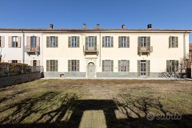 Villa Lucia con cascinale 27mila mq terreno