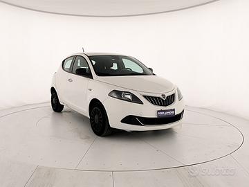 Lancia Ypsilon 1.0 firefly hybrid silver s&s 70cv
