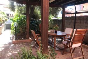 Villetta su 3 livelli con giardino e posto auto