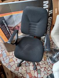 Sedie da ufficio vari modelli +mobili e scrivanie