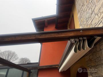 Pergola in legno addossata,telo in PVC motorizzato