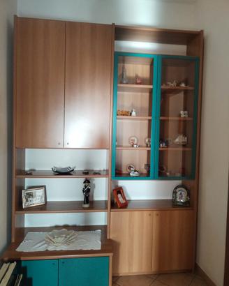 libreria in legno come nuova. a euro 150 è vetrina
