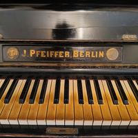 piano forte j.pfeiffer. Berlin