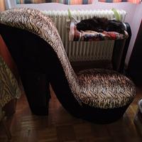 Poltrona a forma di scarpa col tacco 
