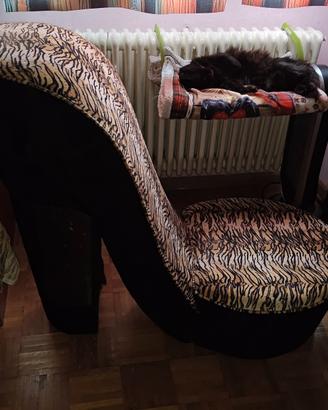 Poltrona a forma di scarpa col tacco 