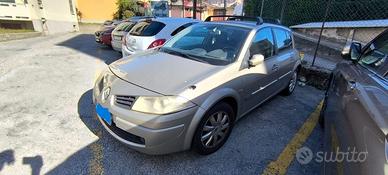renault megane usata 5 porte benzina