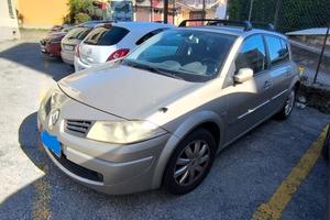 renault megane usata 5 porte benzina