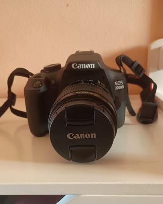 Canon EOS 2000D + borsa + obiettivo + accessori