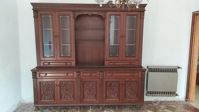 Credenza Classica con Vetrina in Legno