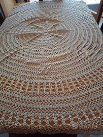 Tovaglia tonda all'uncinetto fatto a mano