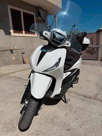 Beverly 300