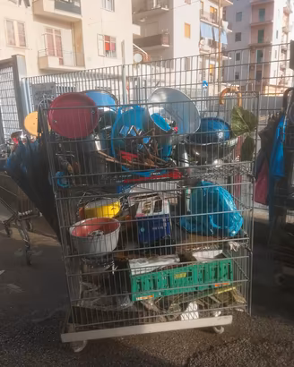 Scaffali in metallo sovrapponibili 