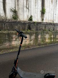 monopattino elettrico Segway Ninebot E2 Plus