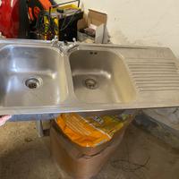 Lavello in acciaio con due vasche