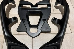 Staffe e piastra con bauletto Yamaha Tmax