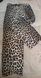 pantaloni leopardati