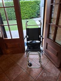 carrozzina supercompatta per anziani o disabili