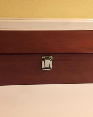 Scatola  in legno per vino con 5 accessori