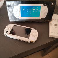 PlayStation psp 1004 bianca con scatola e giochi