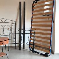 Letto singolo in ferro 90 cm con comodino e rete
