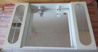 Armadietto con ante specchiate