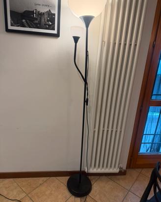 Lampada da terra a doppia luce
