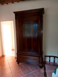 Armadio Antico in Noce  legno massello
