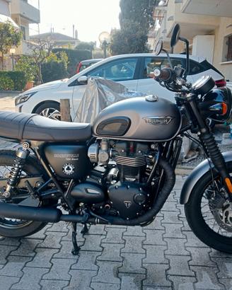 Triumph Bonneville t120 black